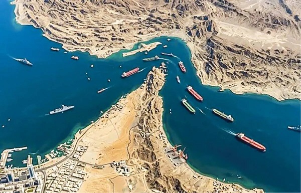 تنگه هرمز برای نفت ایران باز ماند؟