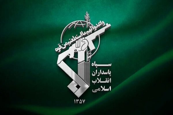 سپاه: سکوهای سوختگیری ناوهای هواپیمابر آمریکایی درهم کوبیده شد