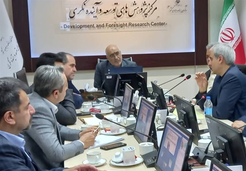 نمی‌دانیم اقتصاد کشور دست کیست، چون سیاست مالی مشخص نداریم