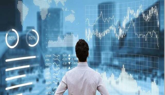 پتروشیمی‌ها بیشترین ارزآوری و بانک‌ها بیشترین اشتغال را دارند