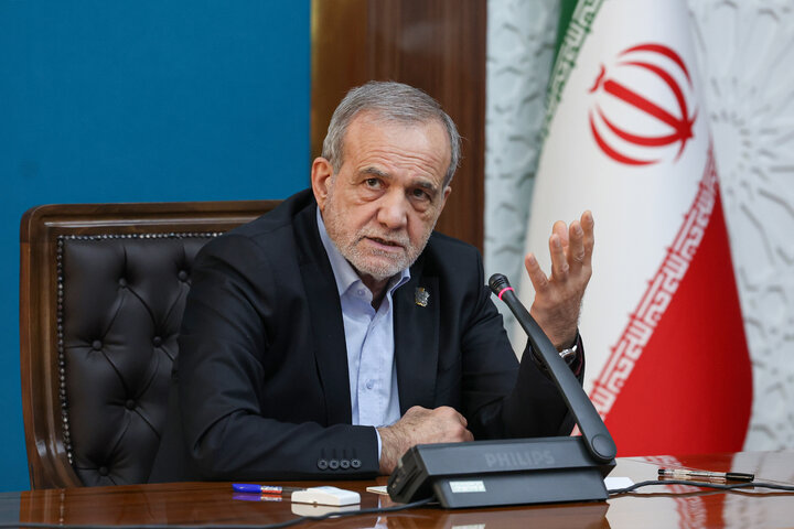پزشکیان: قدردان داوطلبان و امدادگران فداکار هلال احمر هستم