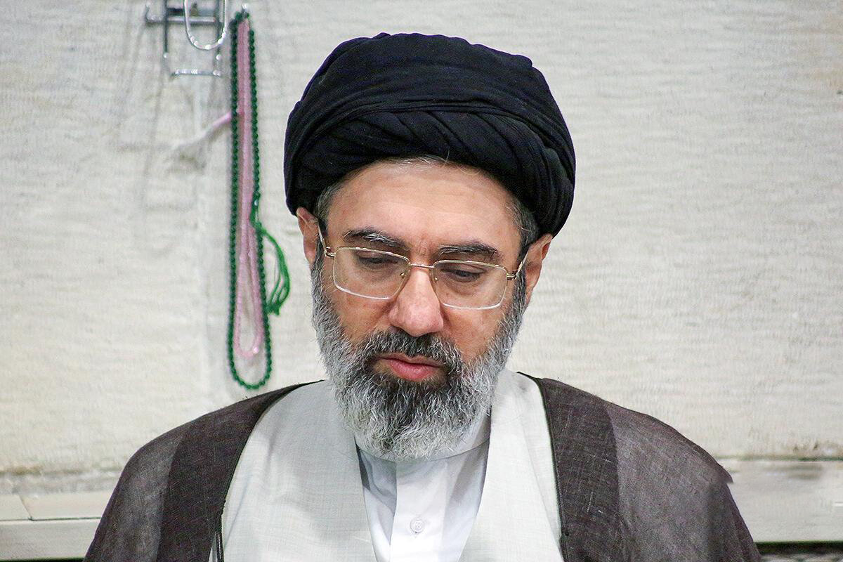  چرا آیت‌الله مجتبی خامنه‌ای کلاس درس خارج را تعطیل کرد؟ 
