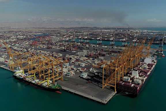  ۲۴ فروند شناور حامل کالاهای اساسی در بندر شهید رجایی پهلودهی شد/ افزایش ۹۳ درصدی واردات و تخلیه کالاهای اساسی در بزرگ‌ترین بندر تجاری ایران 