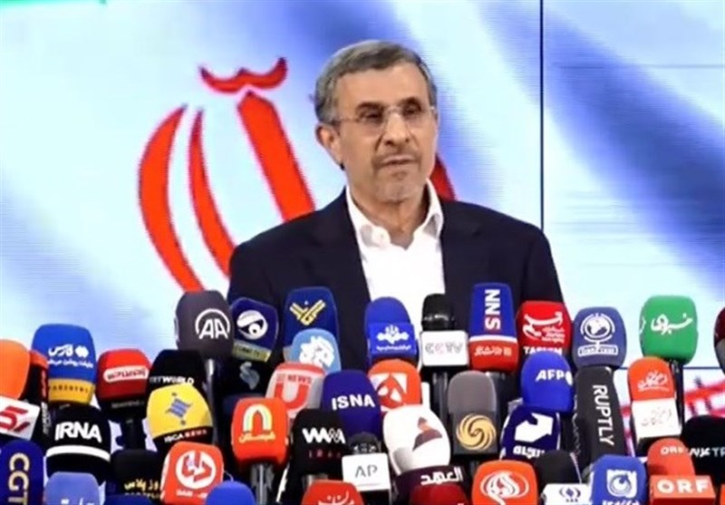  احمدی نژاد: اطمینان دارم تمامی مسائل کشور حل شدنی است 