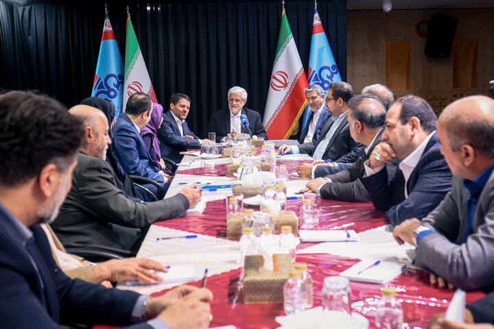 عارف: بزودی جشن پیروزی را برگزار می‌کنیم؛ تنگه هرمز ملک طلق ایران است