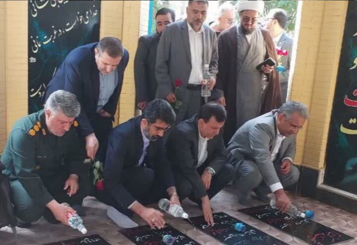 غبارروبی مزار مطهر شهدای کارگر قم در جنگ رمضان