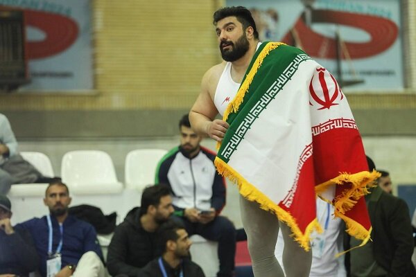 مردم و نیروهای مسلح آماده فدا کردن جان خود برای دفاع ازخاک ایران هستند