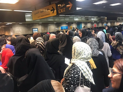 تهران جا ندارد؛ مدیران هم یک روز در صف اتوبوس و مترو بایستند