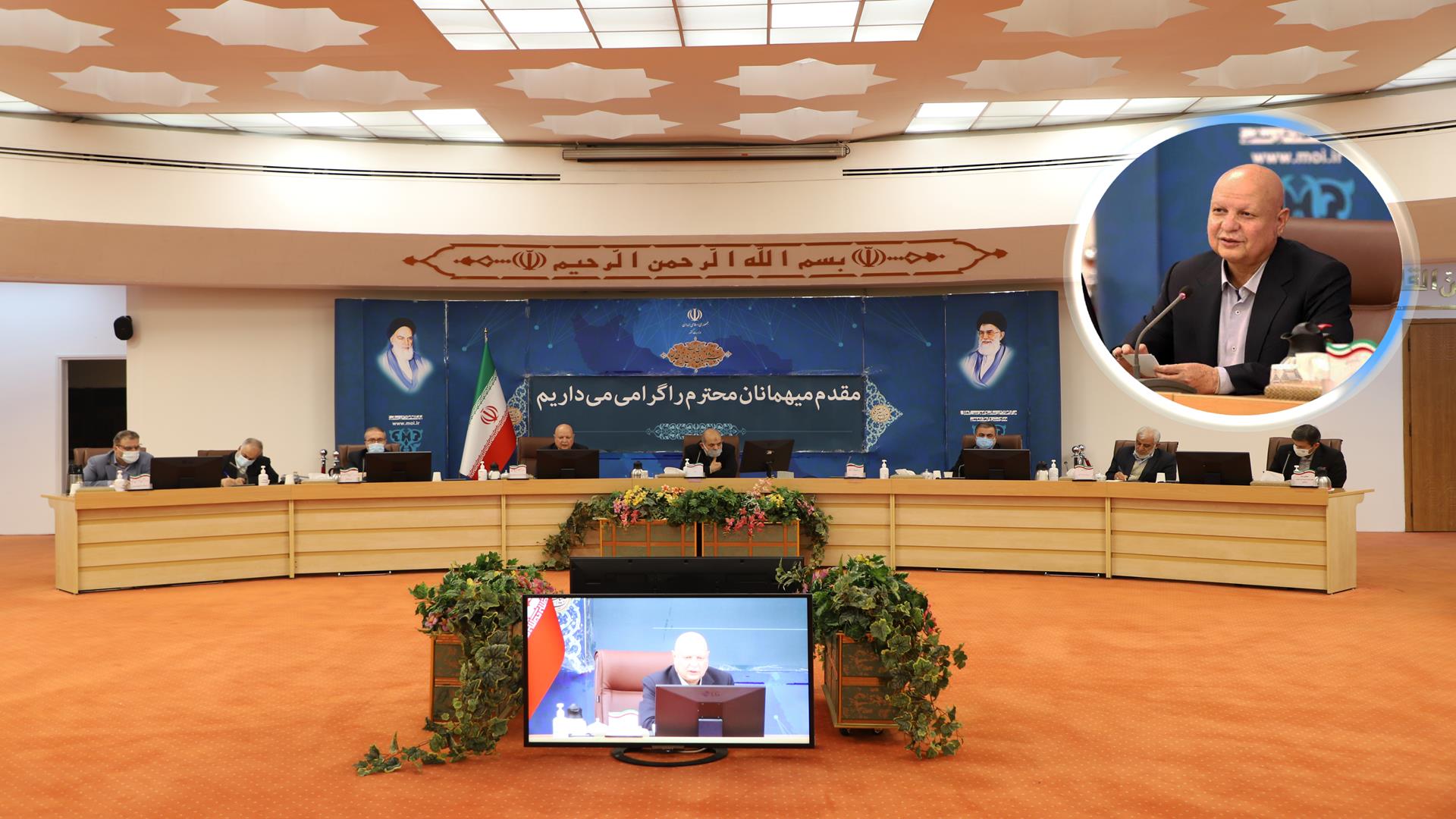 دولت به جای افزایش غیرواقعی حقوق، قدرت خرید مردم را افزایش می دهد