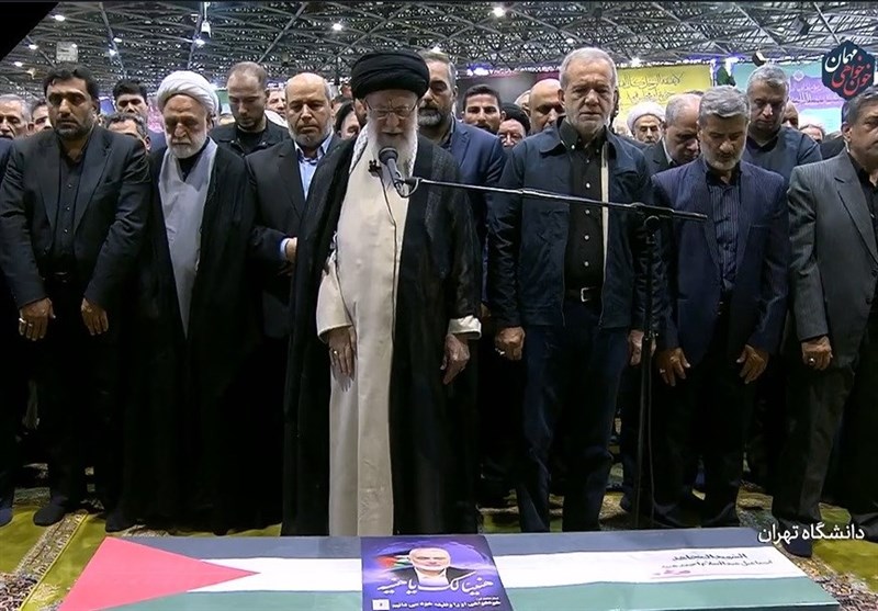  اقامه نماز رهبرانقلاب بر پیکر شهید اسماعیل هنیه 