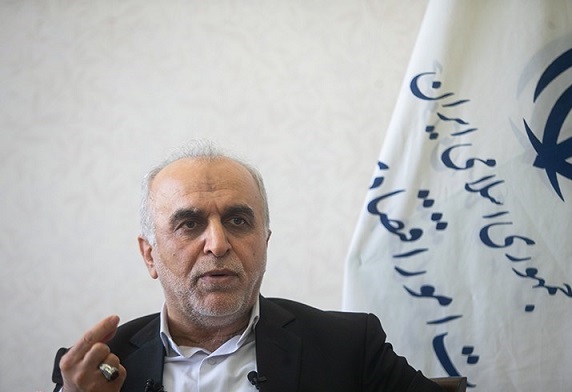 واکنش دژپسند به منتقدان رابطه ریزش بورس با سود بین بانکی/بانک مرکزی از ۳ مسیر به بورس آسیب زد 