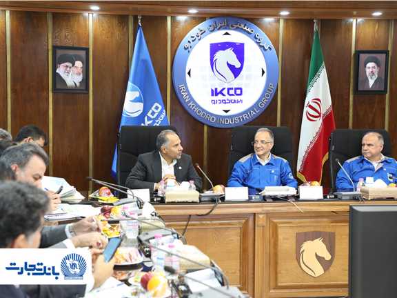 دیدار مدیرعامل بانك ملت با مدیرعامل ایران خودرو -حمایت از واحدهای تولیدی و صنعتی بزرگ در اولویت برنامه های بانك ملت