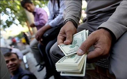 تداوم کاهش قیمت دلار در بازار آزاد و دلالانی که زیان کردند