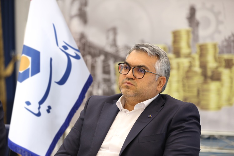  با جلب اعتماد مشتریان، از بانکداری رایج به سمت بانکداری متمایز و نوآور حرکت کنیم 
