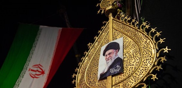 قبله‌ سمتی که ایستادی بود!