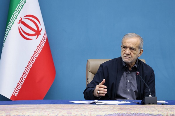 پزشکیان: باید آن‌قدر قوی باشیم که کسی جرأت نکند به خاک و هویت ما طمع کند