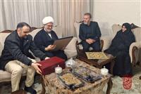 دیدار حجت الاسلام حاج علی اکبری با یک خانواده شهید