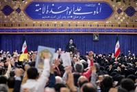 بازاری‌ها وفادارترین قشر به نظام هستند/ در مقابل دشمن کوتاه نمی‌آییم