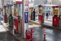 کارت جایگاه‌ها محدود نمی‌شود/تغییر قیمت بنزین فقط برای نرخ سوم