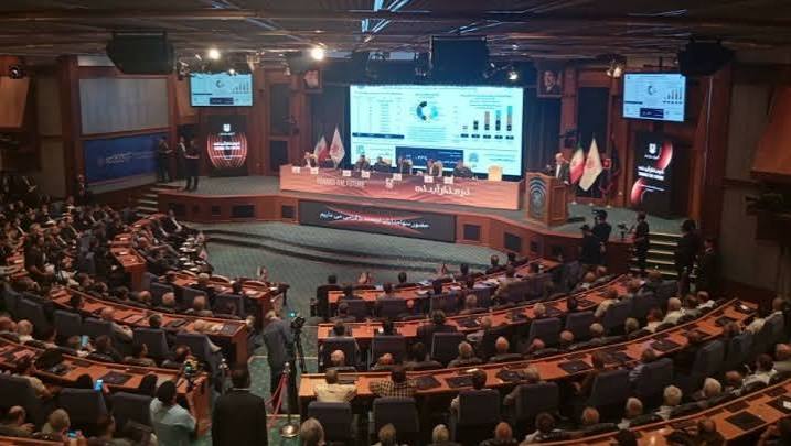 سود سهامداران «فملی» نصف شد